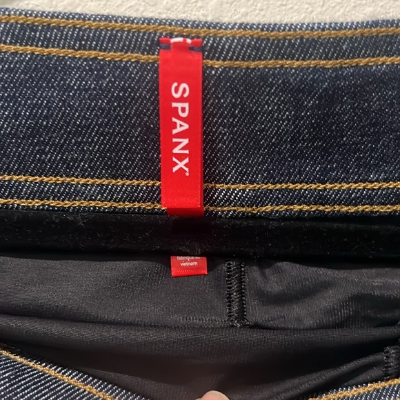 NWT Spanx Skort. Size L denim - Picture 3 of 5